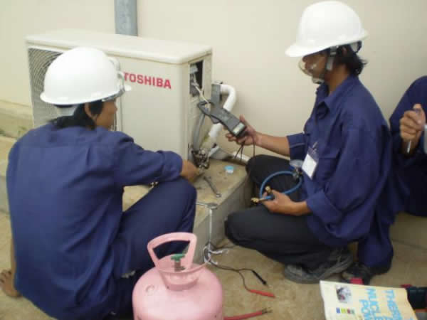 Sửa chữa m&aacute;y lạnh tại nh&agrave; Vinh Nghệ An